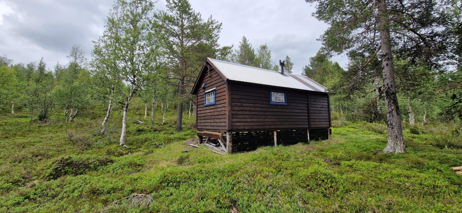 Merkestjern jaktbu – hunting cabin overnatting i Ofredalen, deer hunting western Norway